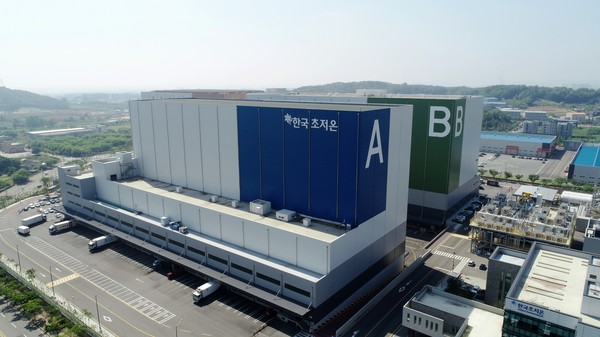 벨스타 슈퍼프리즈의 한국법인 주식회사 한국초저온이 경기도 평택 오성산업단지 내에서 운영하고 있는 세계 최초의 에너지자립형 초저온 복합물류센터.  ⓒ(주)SK