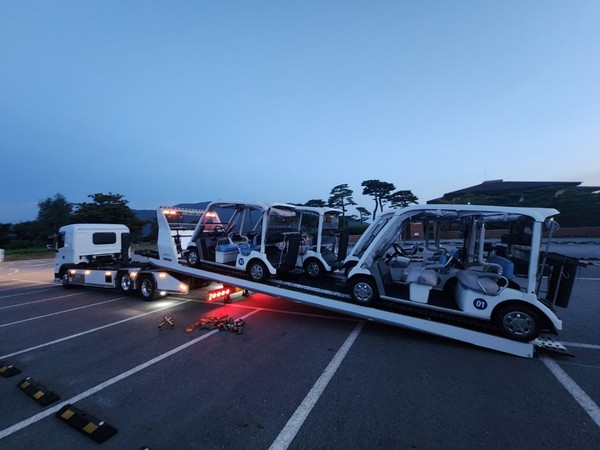 삼성은 잼버리 운영 인력들이 현장에서 원활하게 이동할 수 있도록 5일 삼성물산 산하 골프장에서 전동 카트 11대와 전기차 2대를 제공했다. ⓒ삼성전자