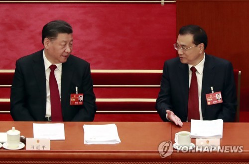 지난 3월 대화하는 시진핑과 리커창 ⓒ연합뉴스