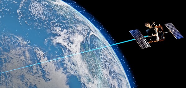 한화시스템이 개발에 착수한 ‘상용 저궤도위성기반 통신체계’에 활용될 원웹의 저궤도 통신위성 이미지. ⓒ한화시스템