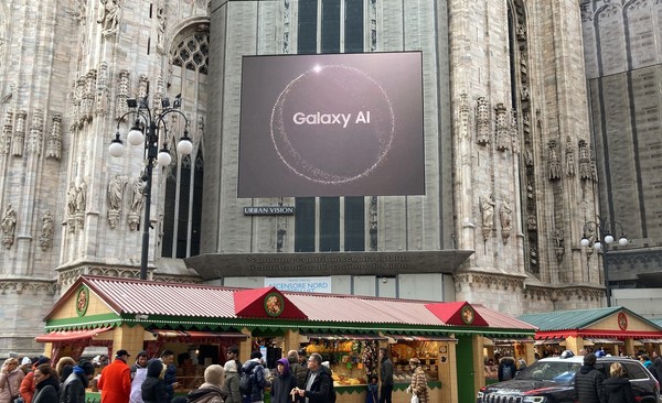 이탈리아 밀라노 두오모(Duomo) 광장의 '삼성 갤럭시 언팩 2024' 디지털 옥외광고 ⓒ삼성전자