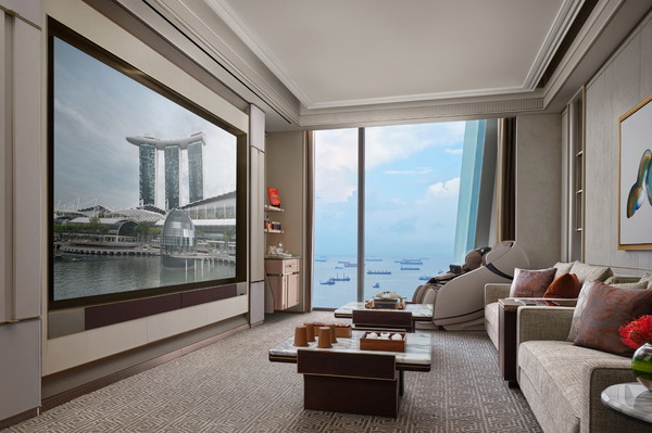 싱가포르 랜드마크 '마리나 베이 샌즈' 최상위 객실 더 체어맨 스위트에 설치된 '더 월' 사진 ⓒ삼성전자