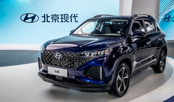 중국에서 처음 공개된 중국 전략형 중형 SUV ix35의 페이스리프트 모델. ⓒ현대자동차